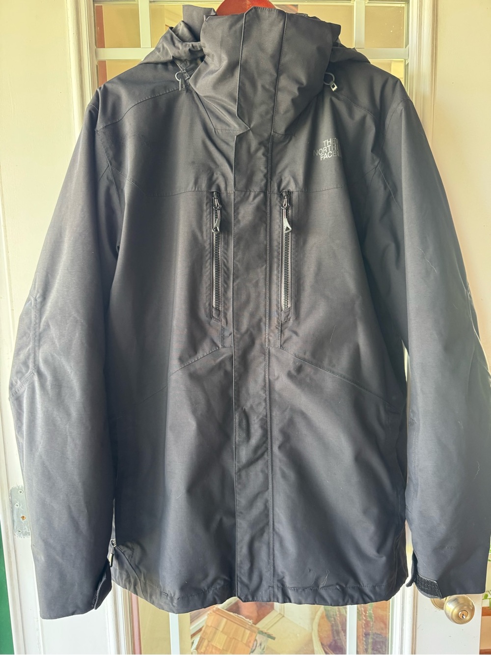 North Face: men’s large winter jacket Good condition